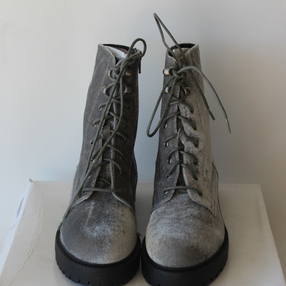 boots - Picture 2 of 3